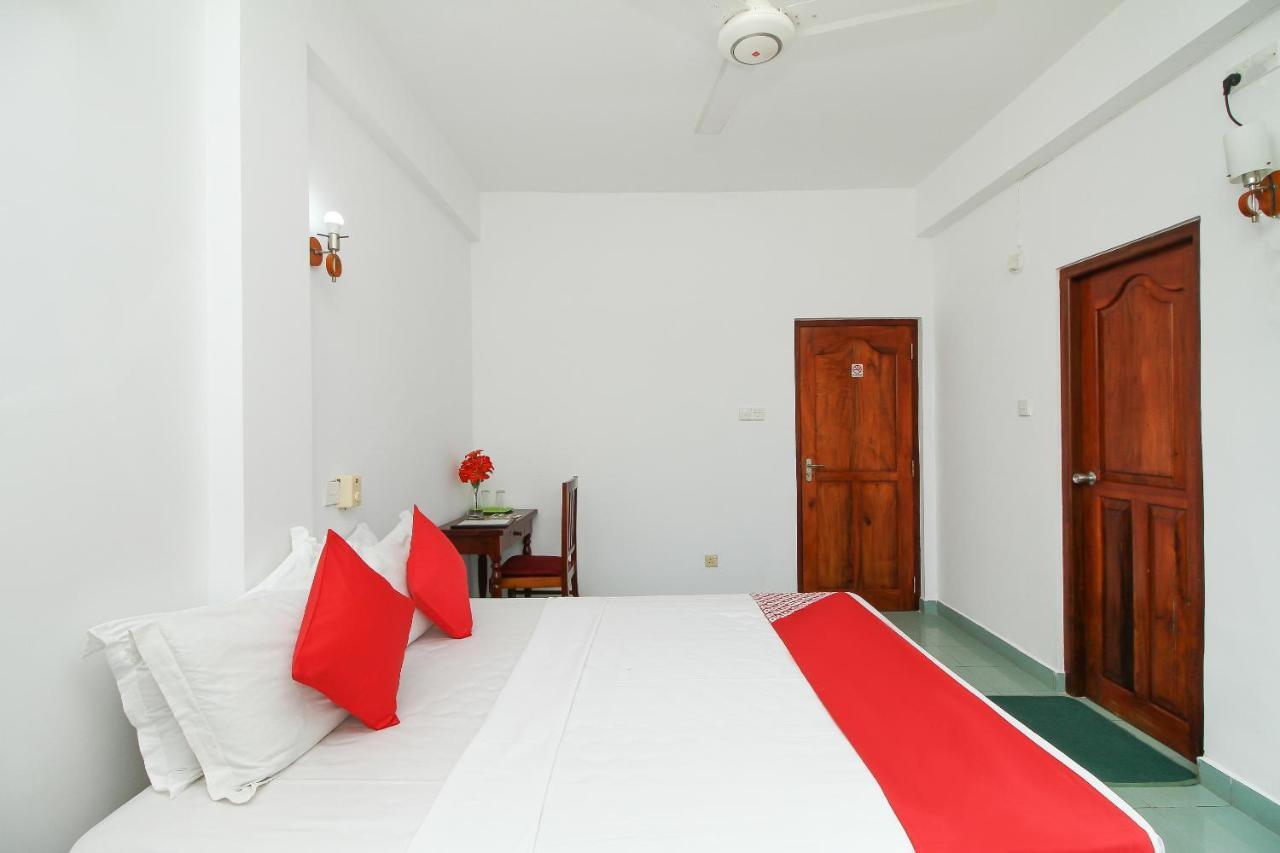 Oyo 290 Night Station Hotel Panadura Exterior foto
